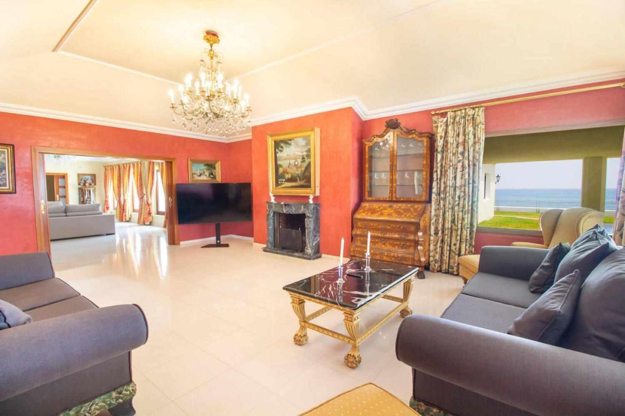 Castle Beach House Luxury Beachfront Villa 말라가 외부 사진