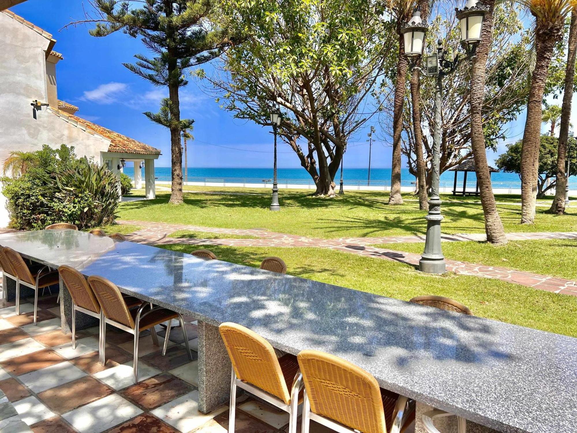 Castle Beach House Luxury Beachfront Villa 말라가 외부 사진